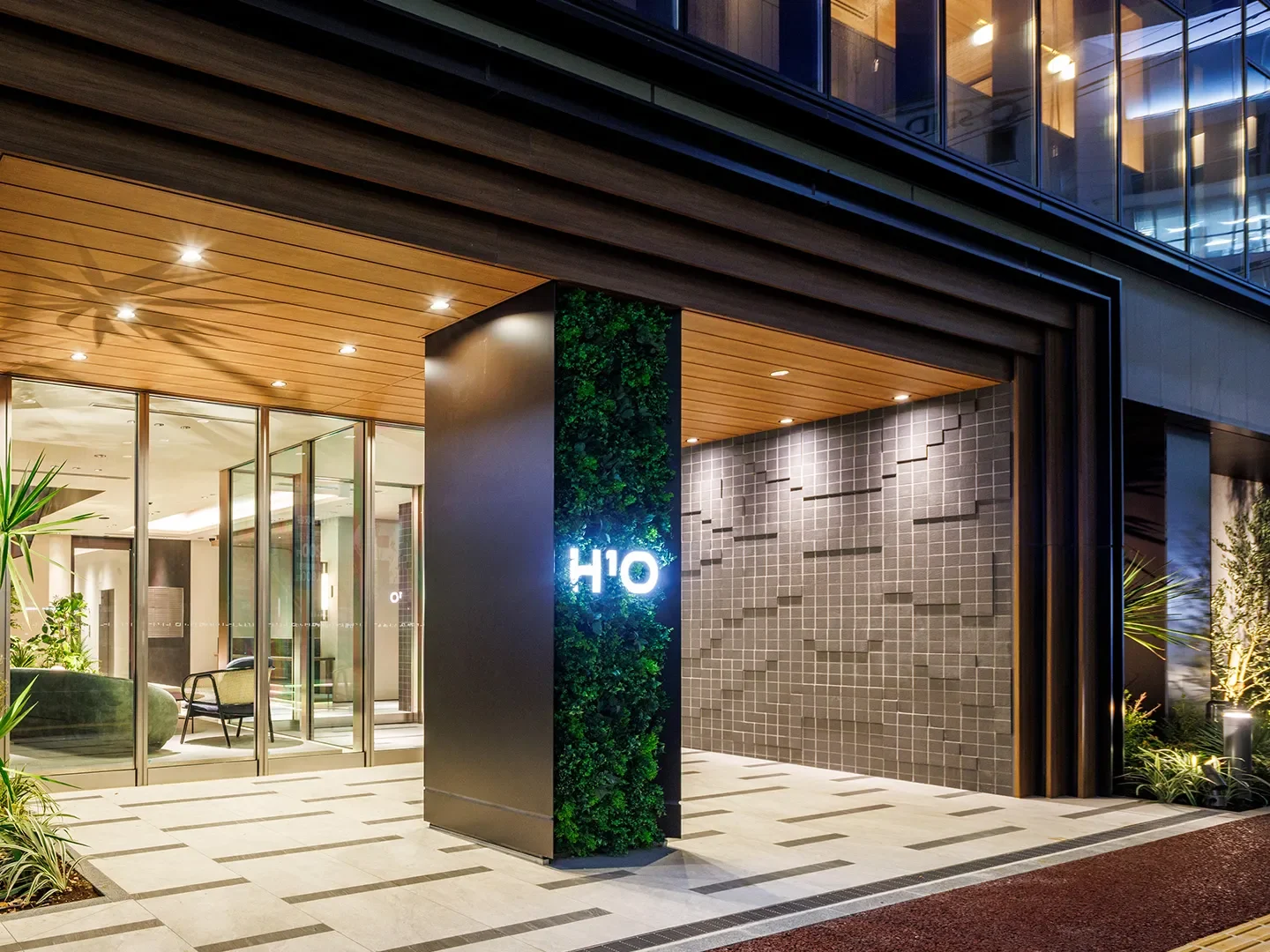 H1O博多_FakeGreenWallのサムネイル